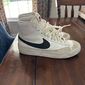 Nike White and Black Sneakers Classic Design